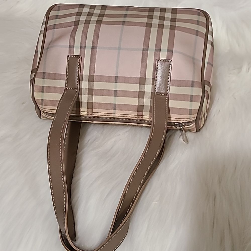 💯 Authentic Burberry Handbag 🍀 - Picture 3 of 12
